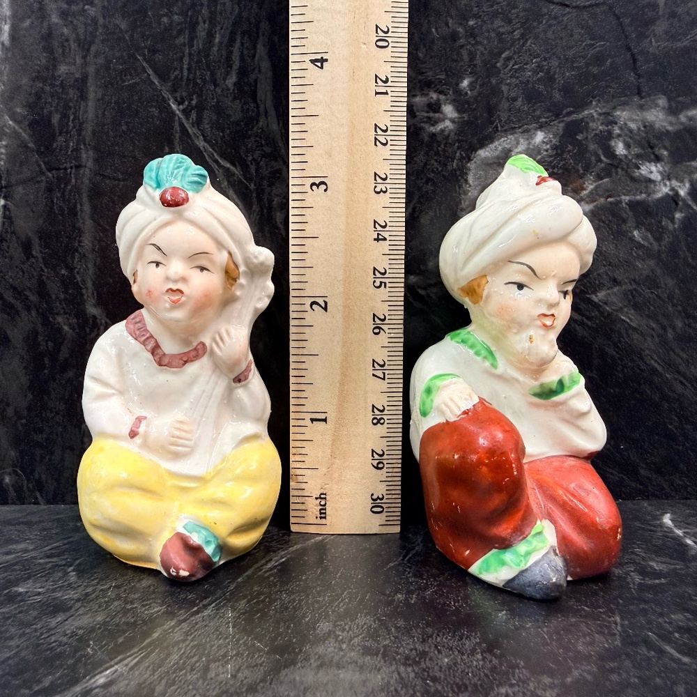 Genie Salt & Pepper Shakers - Picture 4 of 16